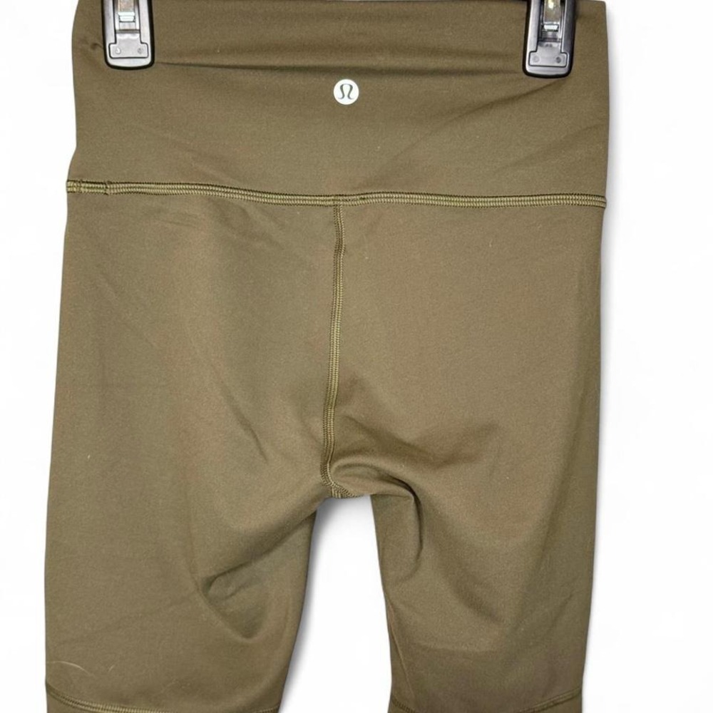 Khaki green Lululemon Align high-rise biker shorts, nulu, size 4‎